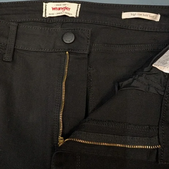 NWT Wrangler Bold Boot Jeans Women 12x32 Black High Rise Stretch 10MT1BTBL - Picture 9 of 14